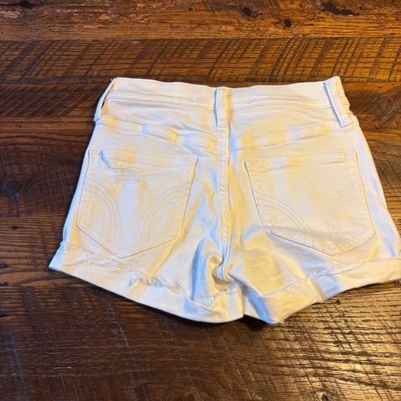 Hollister White High Rise 3" Short - size 0/w 24 - excellent condition! - Picture 5 of 5